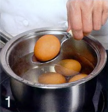 Яйца, запеченные в соусе из шампиньонов  приготовление