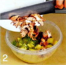 Картофельный салат с маринованными осьминогами приготовление