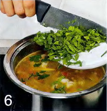 Куриный суп с сельдереем и помидорами приготовление