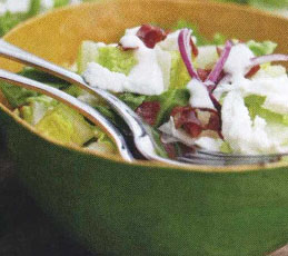 Зеленый салат с пормезановой заправкой