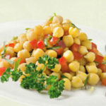 Корзиночки из миндального теста с ванильным кремом и черникой