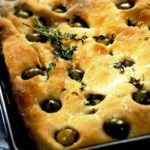 Рулет из свинины с грушами и сыром