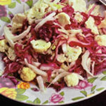 Овощной салат с гренками