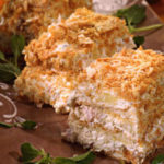 Десерт из ягод и шоколадных сливок