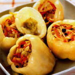 Сосиски с фасолью на тартилье