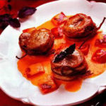 Горячий салат из свинины с виноградом