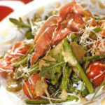 Салат в запеченных яблоках