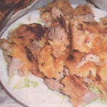 Картофель с мясом под грибным соусом