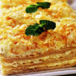 Теплый салат с беконом и гребешками