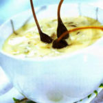 Яйца в горшочках с луком-пореем