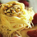 Медальоны из телятины с соусом из черники и имбиря